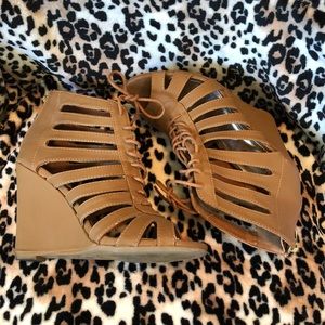 Tan Ankle Wrap Wedge Sandals❤️